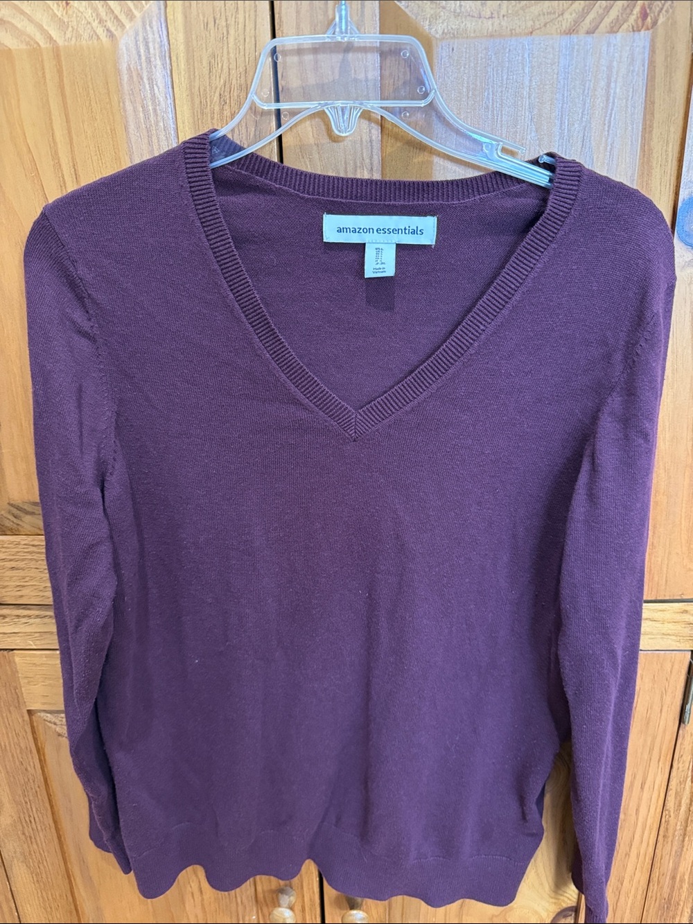 Amazon Essentials V-Neck Sweater in Plum Purple